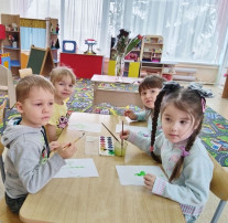 В средней разновозрастной группе прошло занятие на тему "Красивые цветы" В средней разновозрастной группе прошло занятие на тему "Красивые цветы".